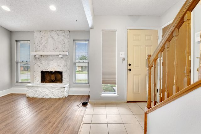 7044 Crosstimbers Lane, North Richland Hills, TX 76182
