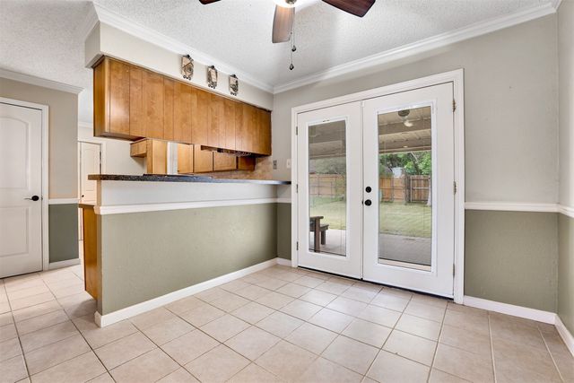 7044 Crosstimbers Lane, North Richland Hills, TX 76182