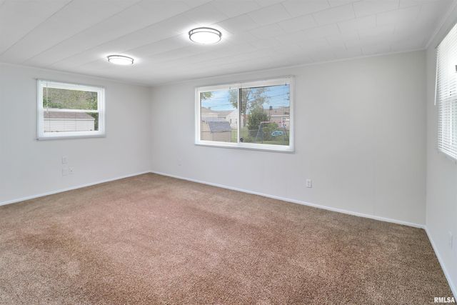 725 W PURTSCHER Drive, Peoria, IL 61614