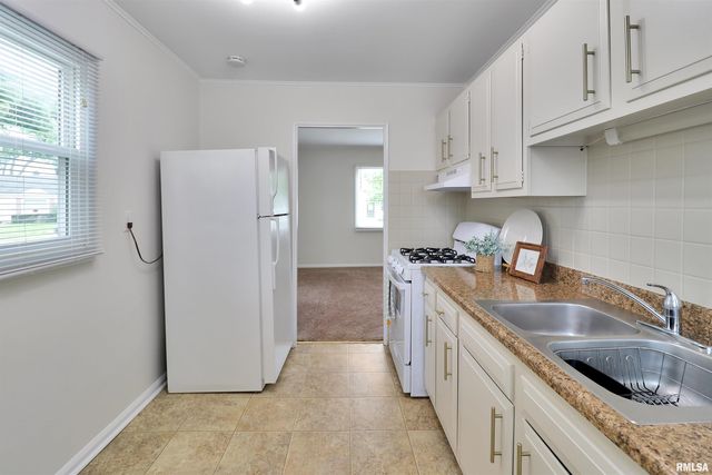 725 W PURTSCHER Drive, Peoria, IL 61614