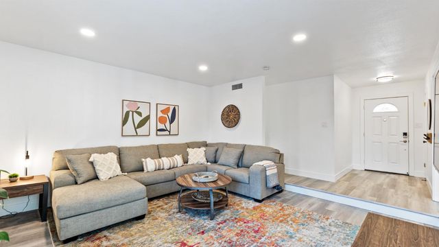 6400 Coyle Ave, Carmichael, CA 95608