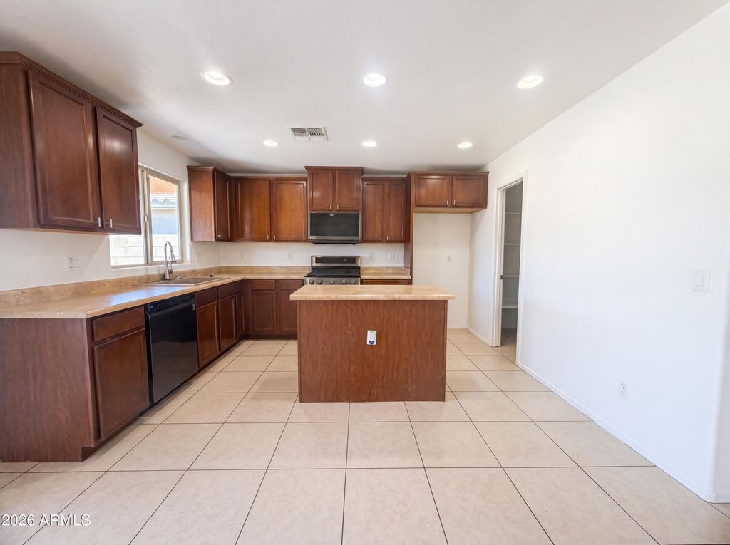 1043 E DANIELLA Drive, San Tan Valley, AZ 85140 — photo 2