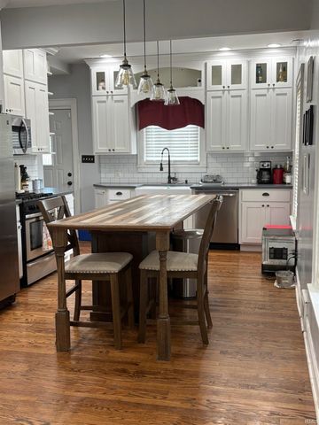 1019 Ravenswood Drive, Evansville, IN 47714