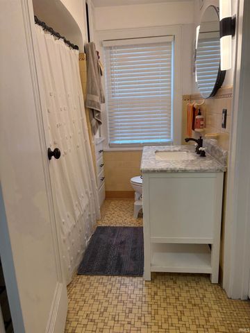 1019 Ravenswood Drive, Evansville, IN 47714