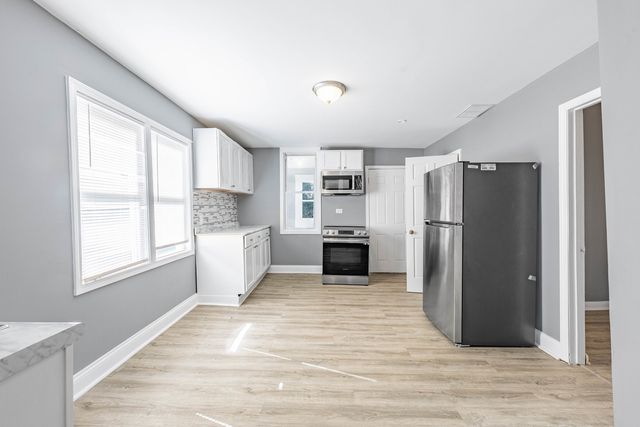 8428 S Escanaba Avenue, Chicago, IL 60617