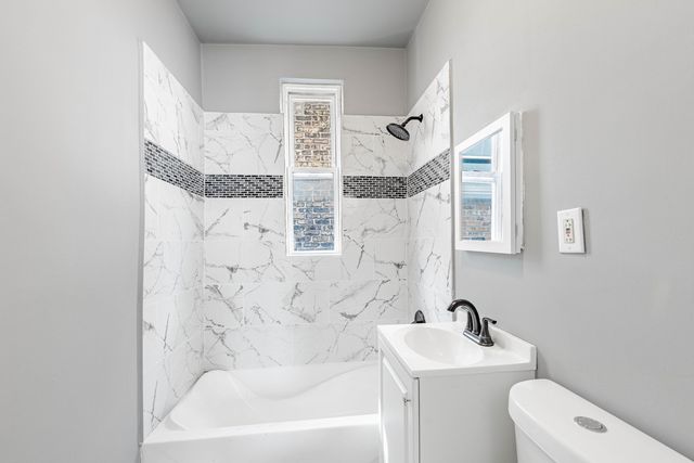 8428 S Escanaba Avenue, Chicago, IL 60617