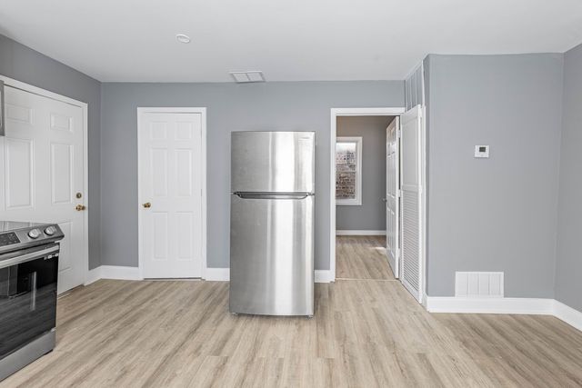 8428 S Escanaba Avenue, Chicago, IL 60617