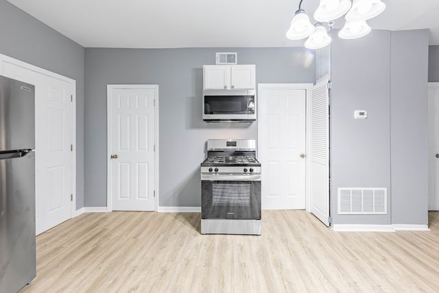 8428 S Escanaba Avenue, Chicago, IL 60617