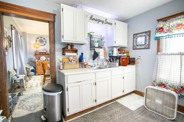 201 N Elm St, Whitewater, KS 67154