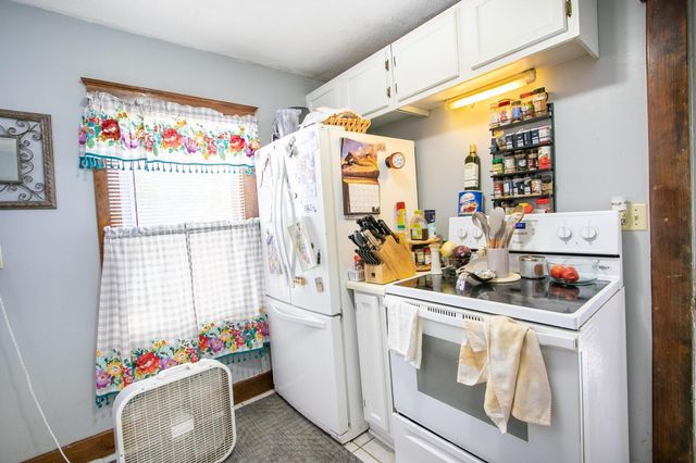 201 N Elm St, Whitewater, KS 67154