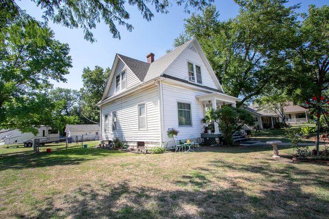 201 N Elm St, Whitewater, KS 67154