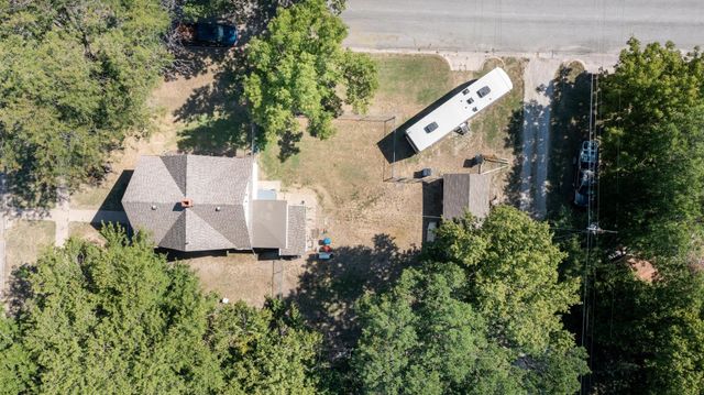 201 N Elm St, Whitewater, KS 67154