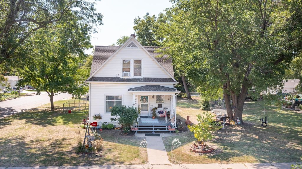 201 N Elm St, Whitewater, KS 67154