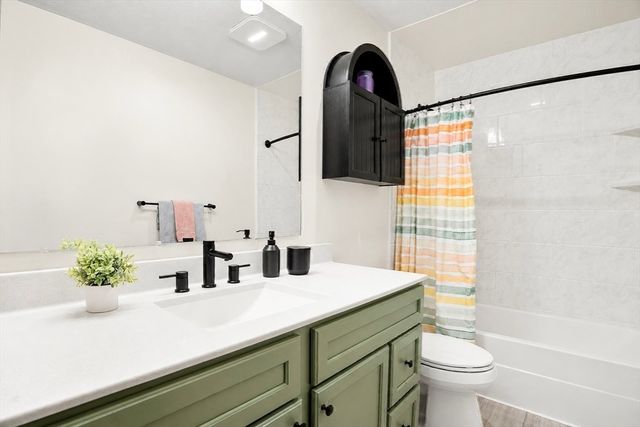 30 Vinal St, Hudson, MA 01749