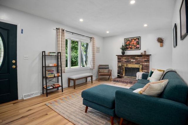 30 Vinal St, Hudson, MA 01749