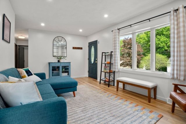 30 Vinal St, Hudson, MA 01749