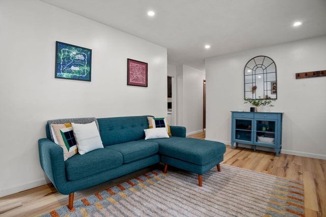 30 Vinal St, Hudson, MA 01749