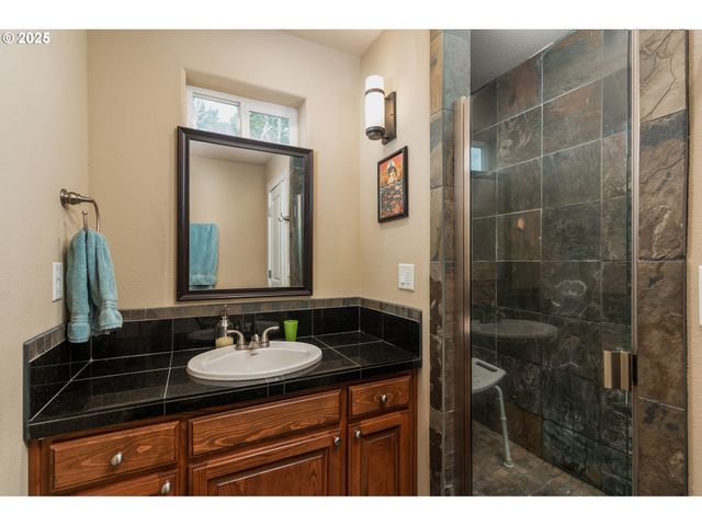 1190 Se 2ND Ct, Lincoln City, OR 97367