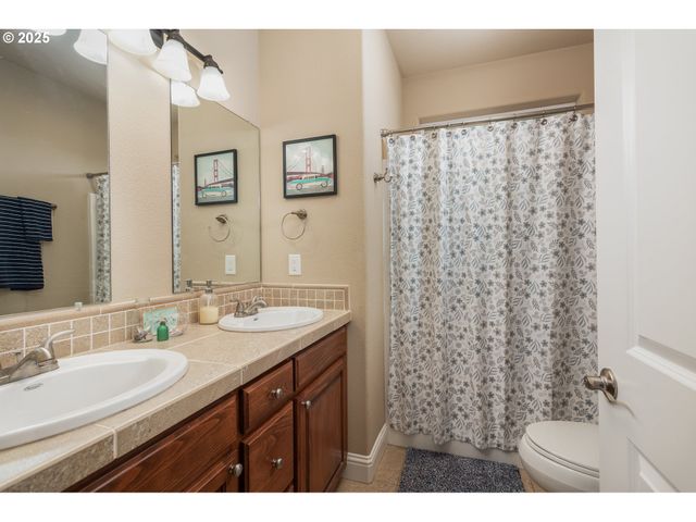 1190 Se 2ND Ct, Lincoln City, OR 97367