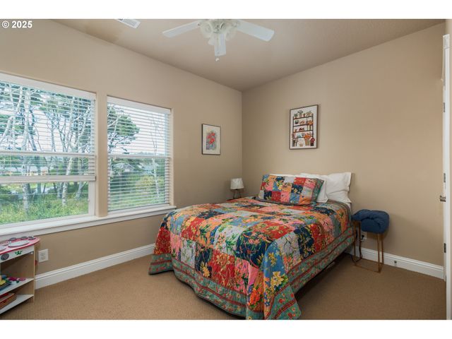 1190 Se 2ND Ct, Lincoln City, OR 97367