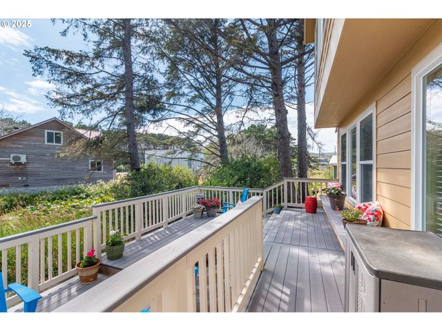 1190 Se 2ND Ct, Lincoln City, OR 97367
