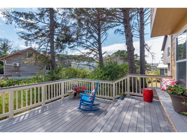 1190 Se 2ND Ct, Lincoln City, OR 97367