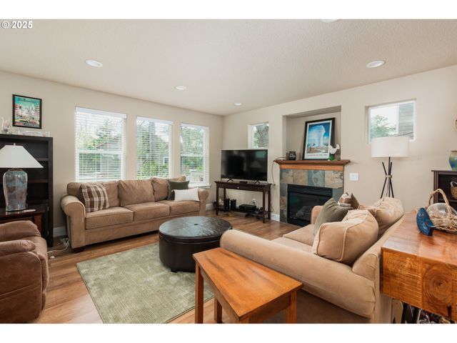 1190 Se 2ND Ct, Lincoln City, OR 97367