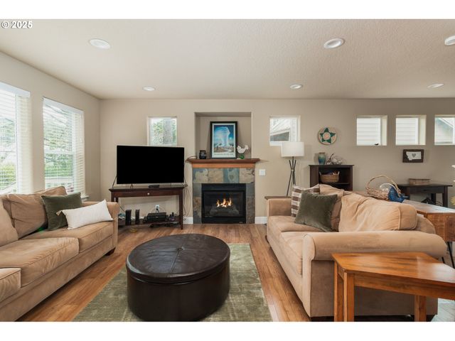 1190 Se 2ND Ct, Lincoln City, OR 97367