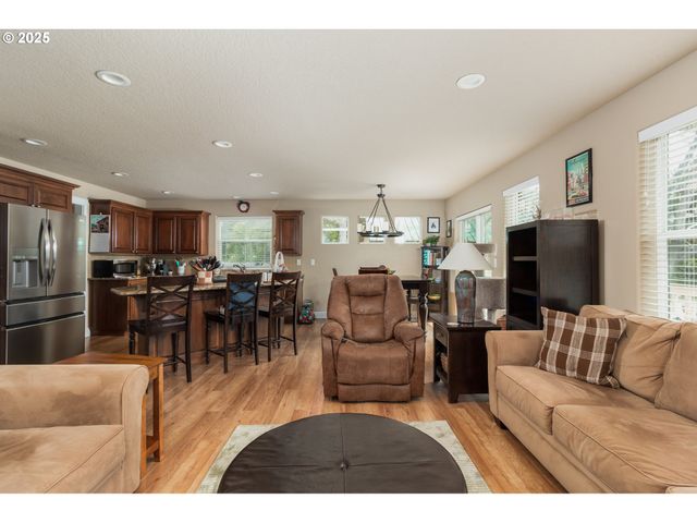 1190 Se 2ND Ct, Lincoln City, OR 97367