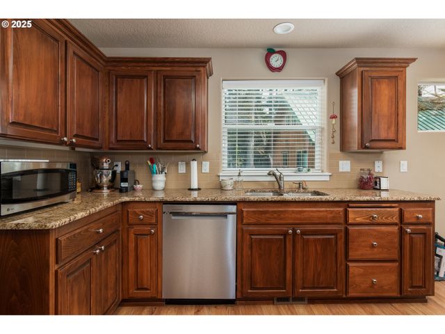 1190 Se 2ND Ct, Lincoln City, OR 97367