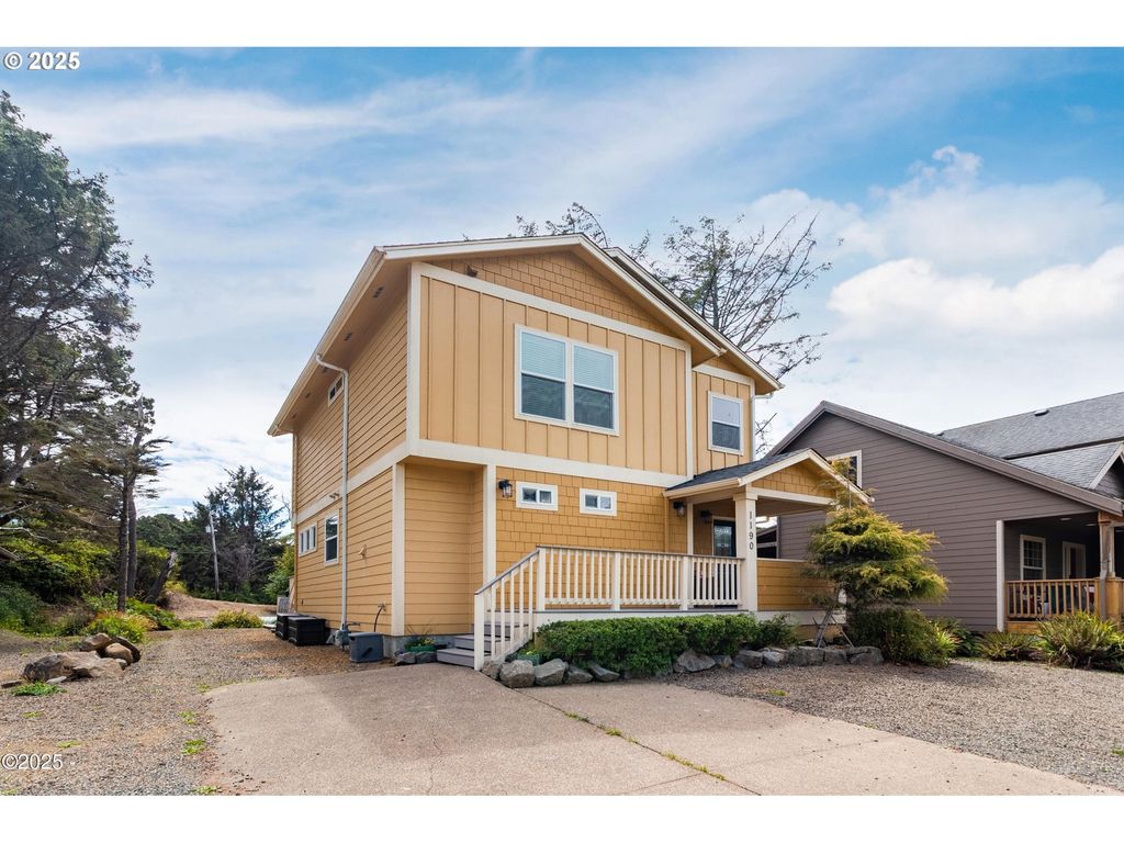 1190 Se 2ND Ct, Lincoln City, OR 97367