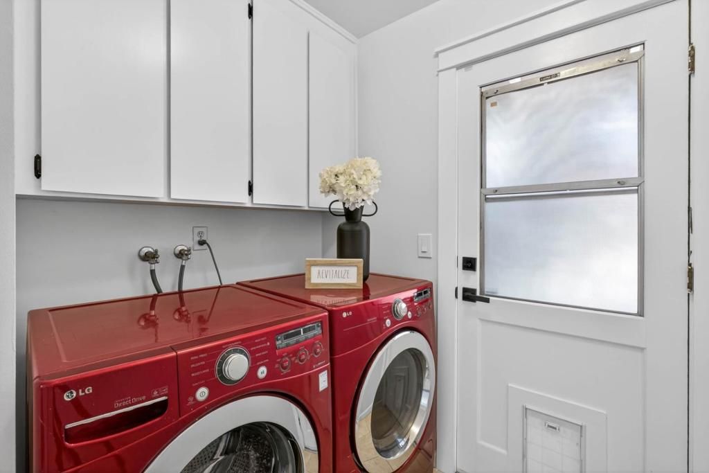 Image 27 of property listing at 10471 Scenic Boulevard, Cupertino, CA 95014