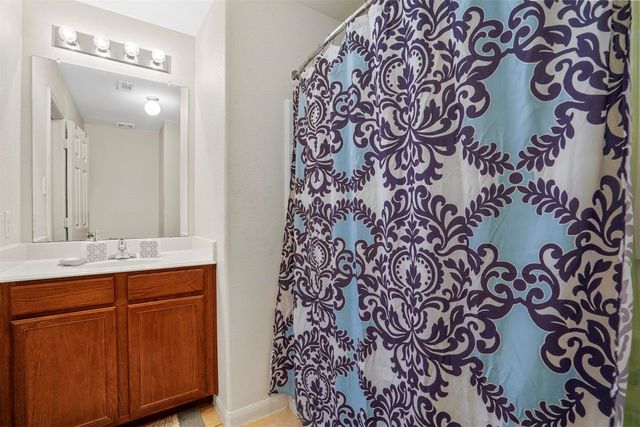 121 Dodge City Court, Newark, TX 76071