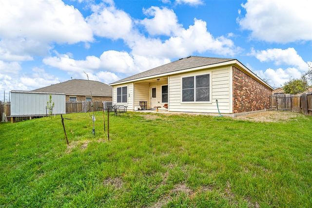121 Dodge City Court, Newark, TX 76071