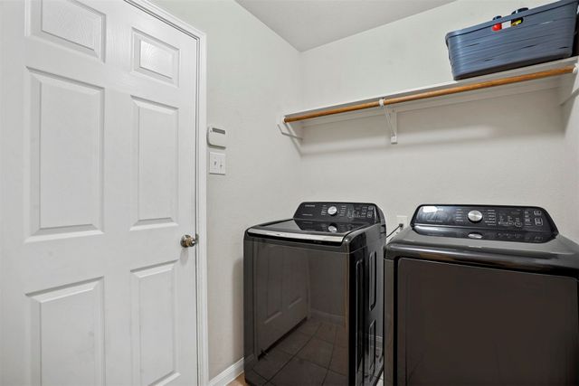 121 Dodge City Court, Newark, TX 76071