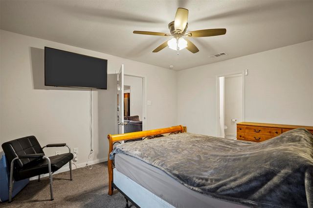 121 Dodge City Court, Newark, TX 76071