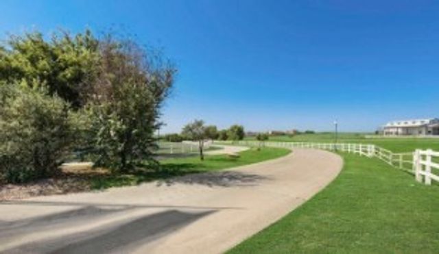 121 Dodge City Court, Newark, TX 76071