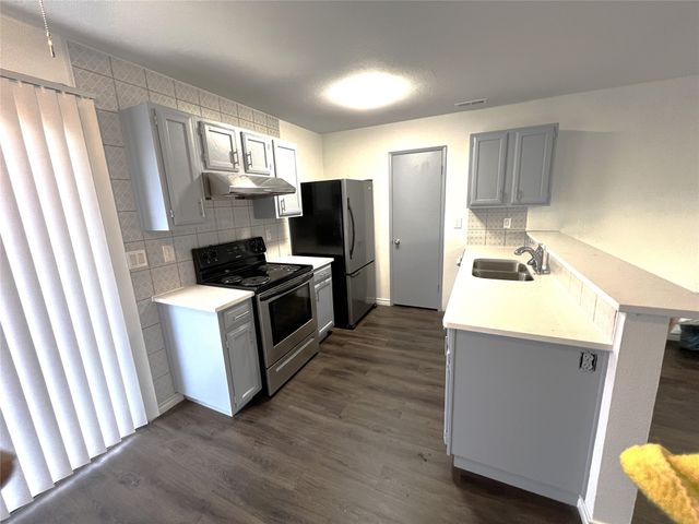 5729 Pearce Street, The Colony, TX 75056
