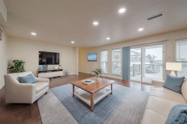 1407 Tiki Drive, Tiki Island, TX 77554