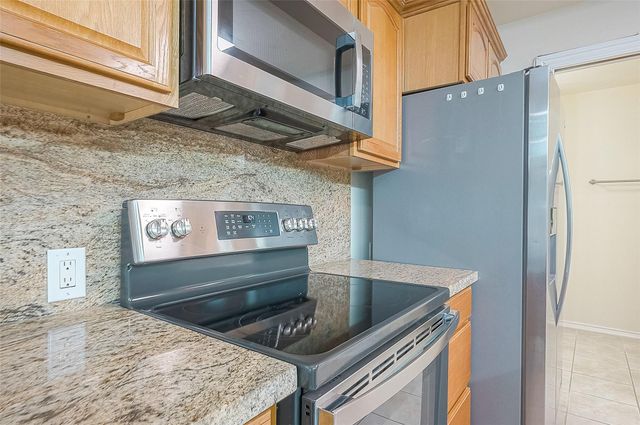 1407 Tiki Drive, Tiki Island, TX 77554