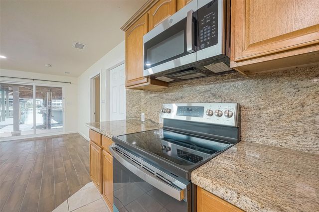 1407 Tiki Drive, Tiki Island, TX 77554