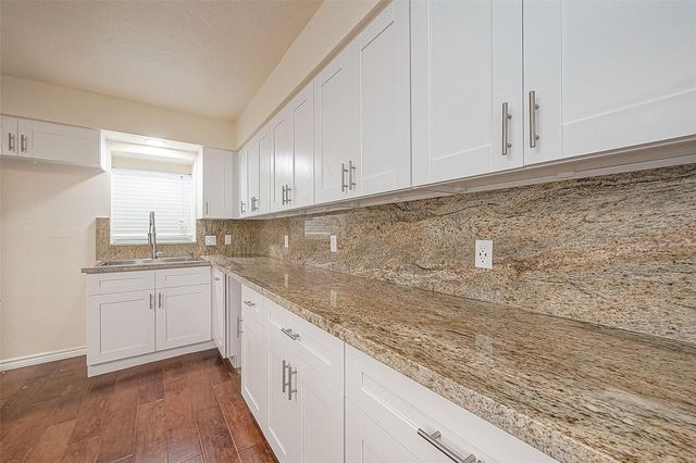 1407 Tiki Drive, Tiki Island, TX 77554