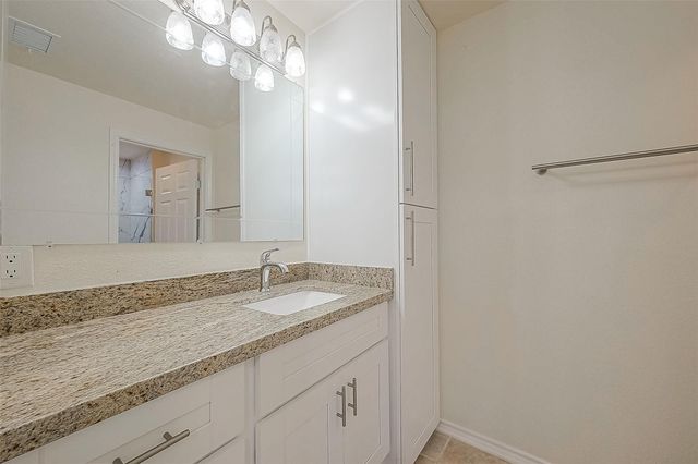 1407 Tiki Drive, Tiki Island, TX 77554