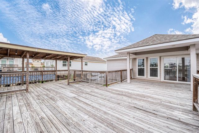 1407 Tiki Drive, Tiki Island, TX 77554