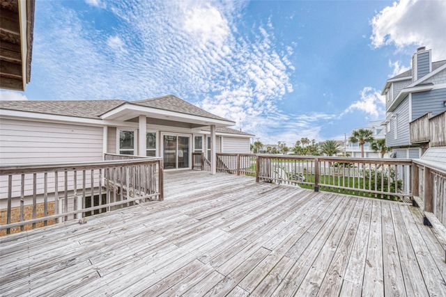 1407 Tiki Drive, Tiki Island, TX 77554