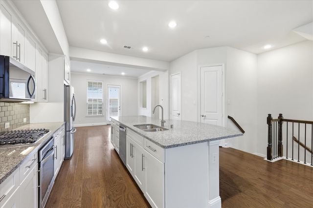 511 W Royal Lane, Irving, TX 75039