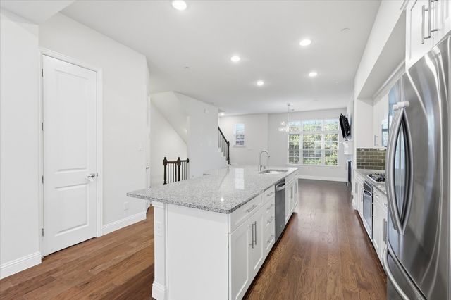511 W Royal Lane, Irving, TX 75039