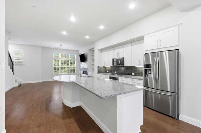 511 W Royal Lane, Irving, TX 75039