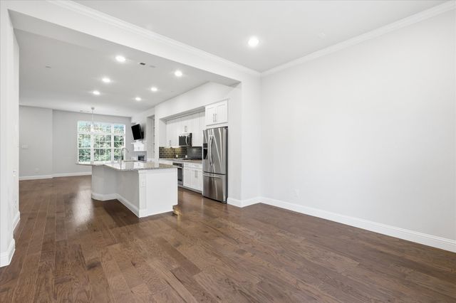 511 W Royal Lane, Irving, TX 75039