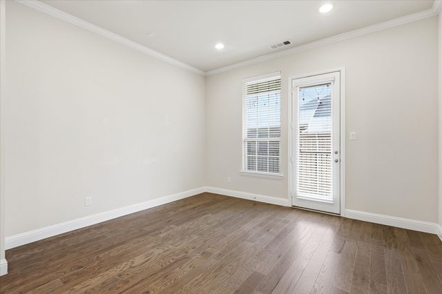 511 W Royal Lane, Irving, TX 75039